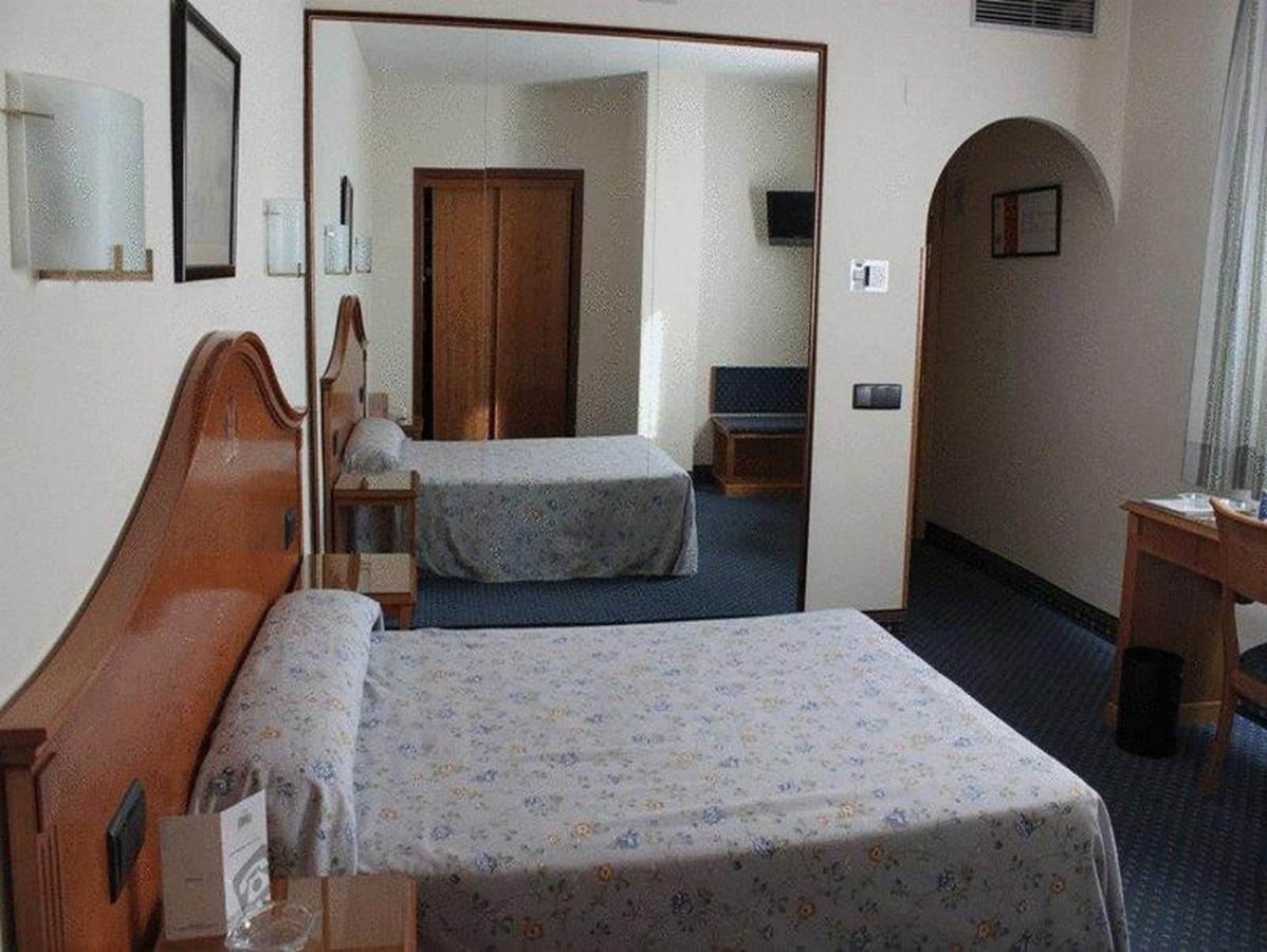 Hotel Ebora By Vivere Stays Talavera de la Reina Bagian luar foto