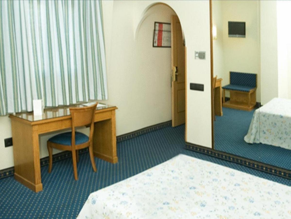 Hotel Ebora By Vivere Stays Talavera de la Reina Bagian luar foto