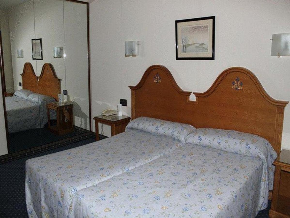 Hotel Ebora By Vivere Stays Talavera de la Reina Bagian luar foto