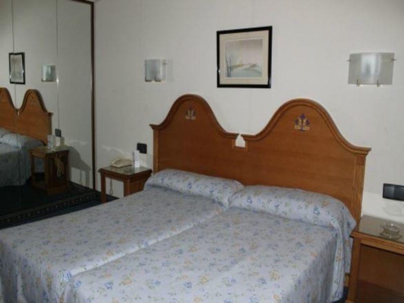 Hotel Ebora By Vivere Stays Talavera de la Reina Bagian luar foto